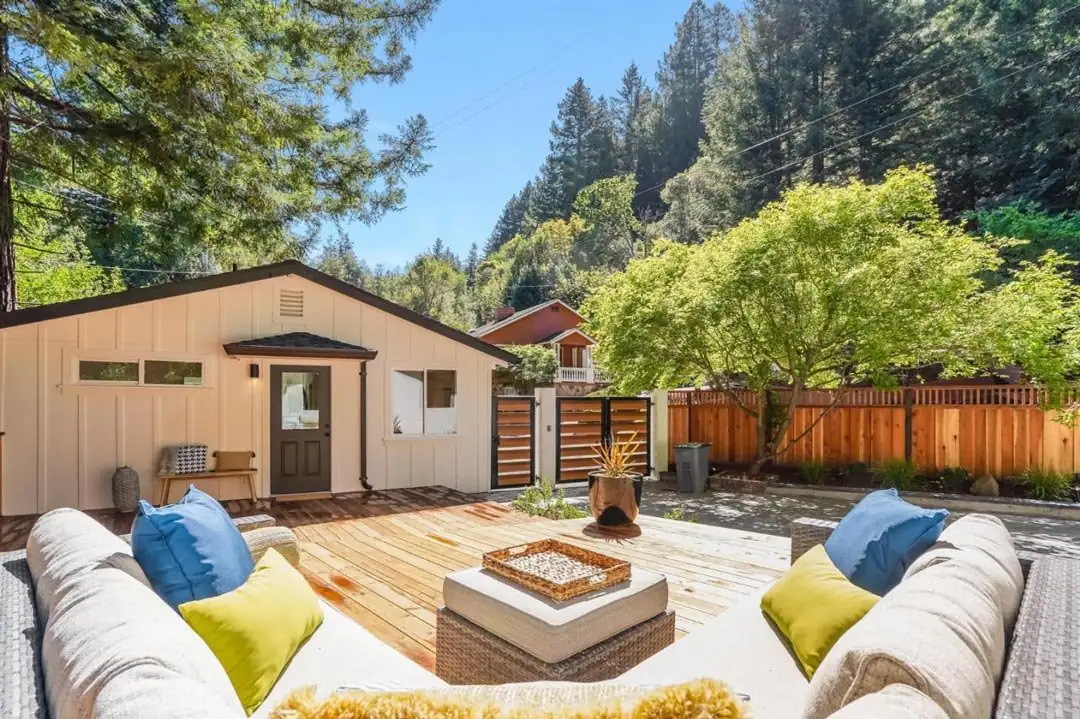 Backyard unit and deck seating among the redwoods, Woodland Drive project